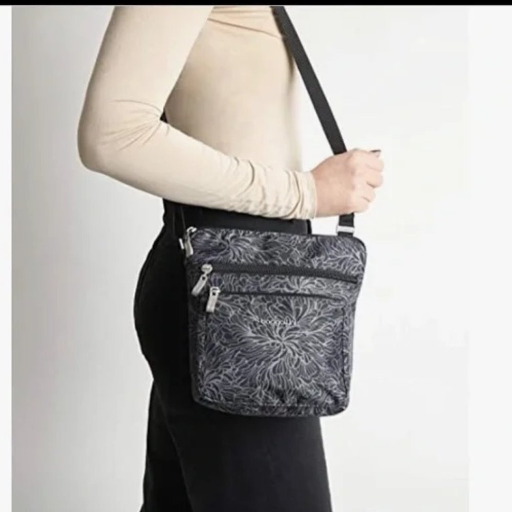 Baggallini Pocket Crossbody Bag In Midnight Blossom